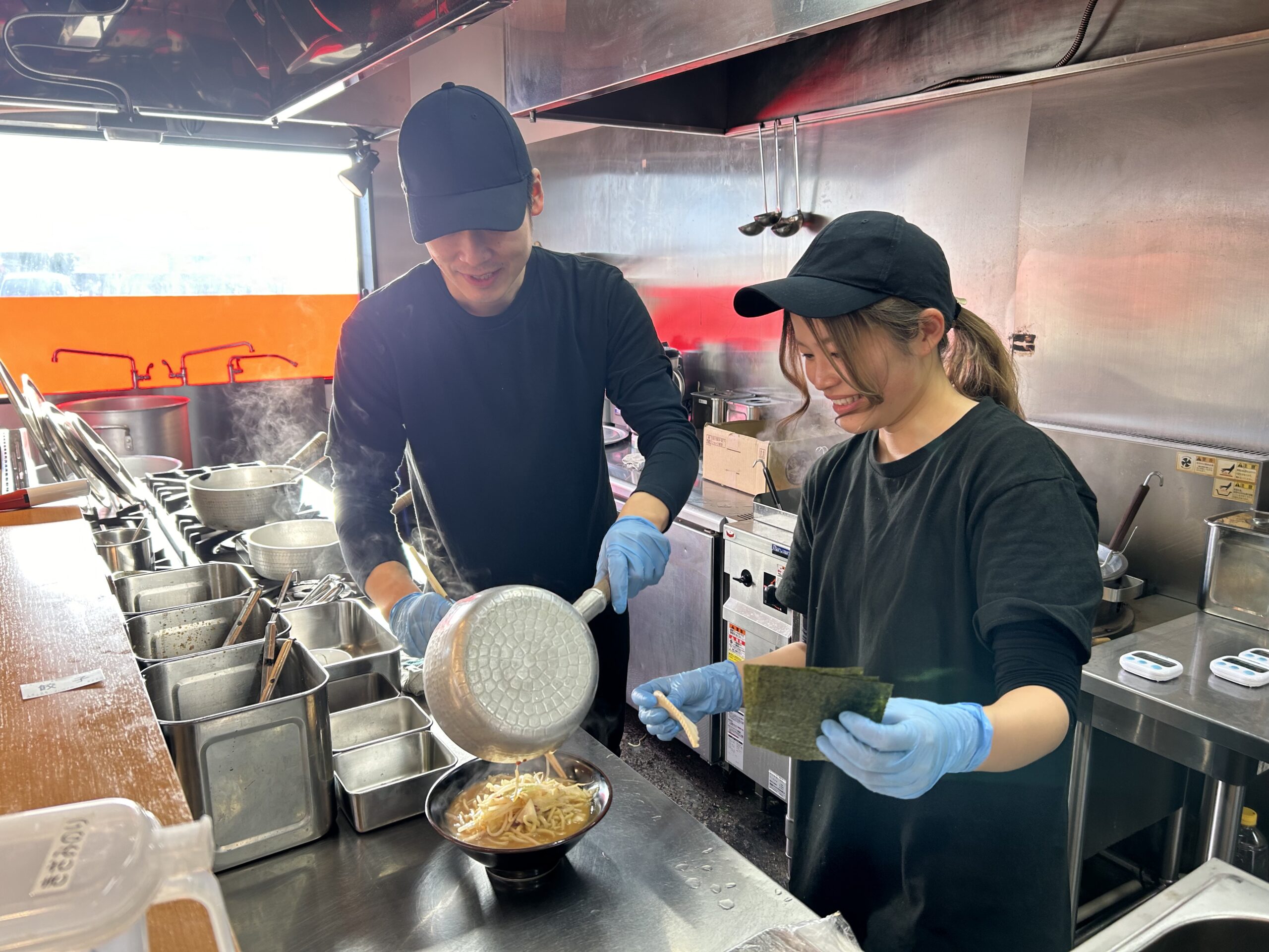 家系ラーメン店のホール・キッチンスタッフ 0